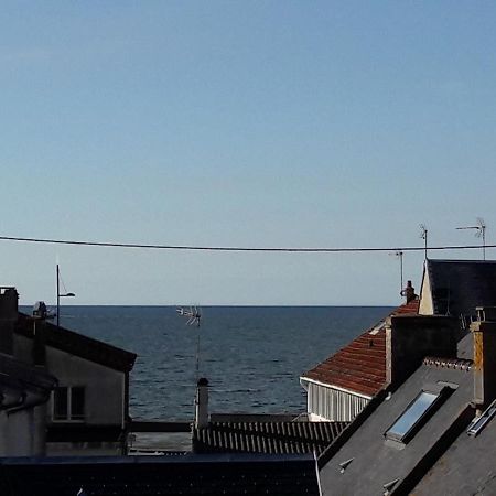 A Bon Port Grandcamp-Maisy Exterior photo